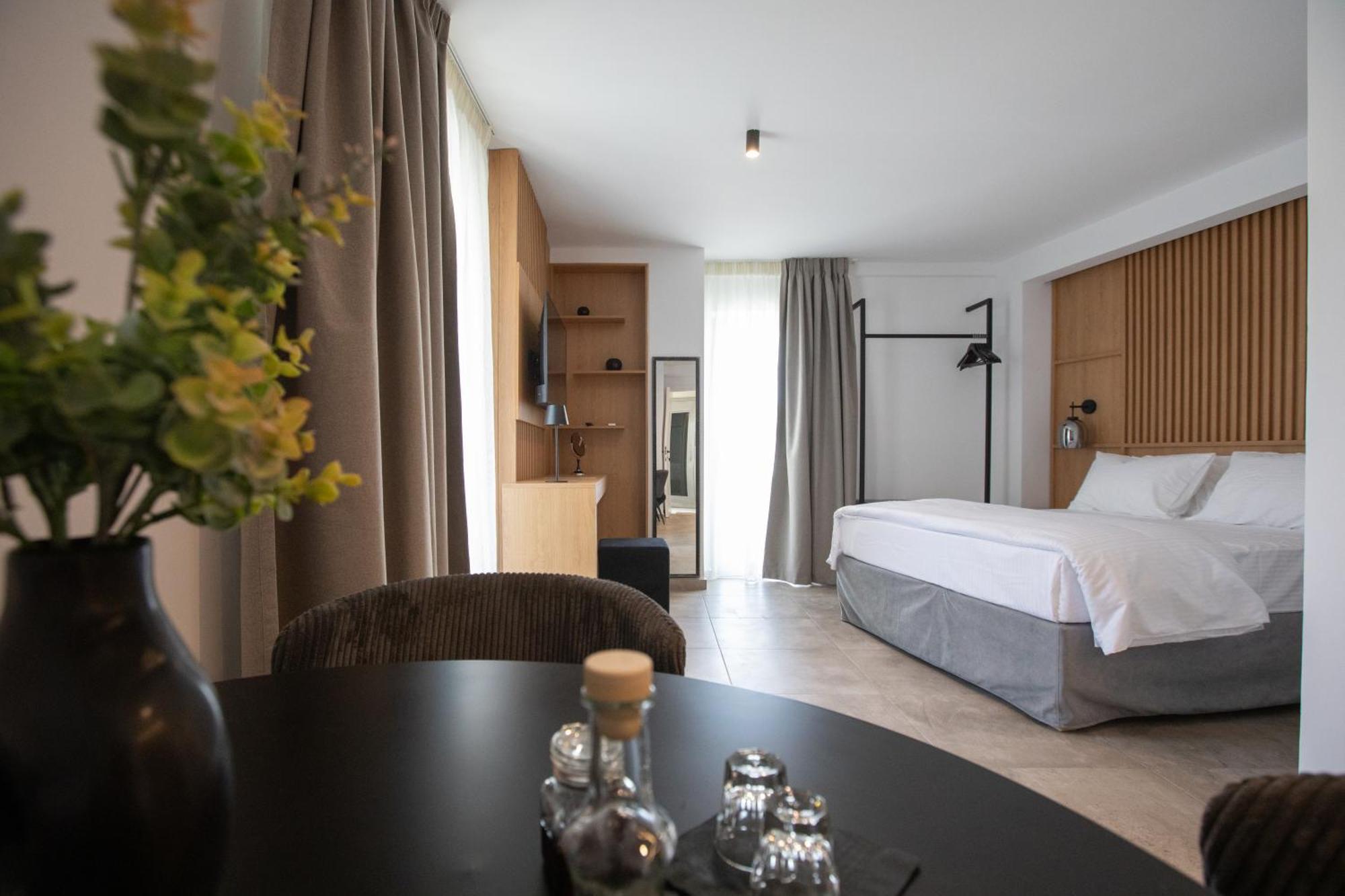 Griffin Suites Heraklion  Ngoại thất bức ảnh